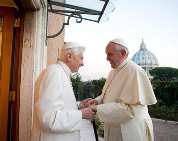 El Papa Francisco rindió homenaje a Benedicto XVI