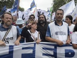 Baradel, en la marcha de docentes hacia Plaza de Mayo Baradel, en la marcha de docentes hacia Plaza de Mayo