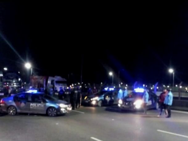 Camioneros autoconvocados cortan el tránsito en Lugones y Dorrego y en la autopista Illia