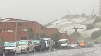 fuerte temporal con abundante caida de granizo en la feliz