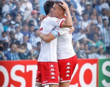 Huracán ganó en Tucumán y se metió en cuartos