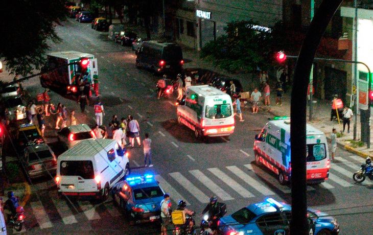 Cruzaba la avenida con su mamá y un conductor lo atropelló y lo mató: tenía 5 años