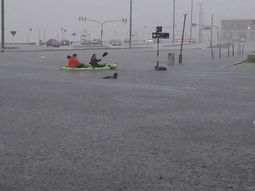 temporal en mar del plata: 108 evacuados y barrios sin luz temporal en mar del plata: 108 evacuados y barrios sin luz