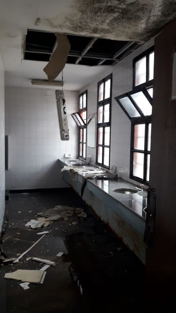 Cada vez que llueve se suspenden las clases: el drama de una escuela de Bernal