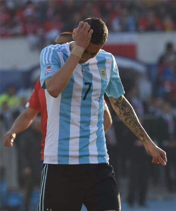Problemas para el Tata: Di María se lesionó y debió entrar Lavezzi