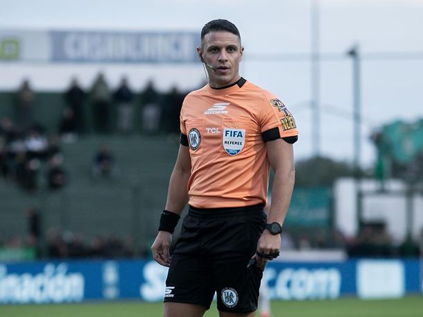 La particularidad del árbitro que dirigirá el partido entre Boca y Defensa y Justicia en Varela