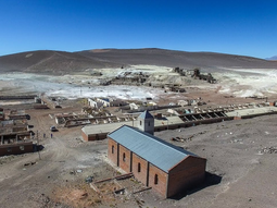 El pueblo minero con una histórica mina de azufre que fue abandonada El pueblo minero con una histórica mina de azufre que fue abandonada