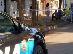 Fueron a desalojarla y la encontraron devorada por sus perros