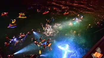 Así fue el Via Crucis acuático en Puerto Madryn Así fue el Via Crucis acuático en Puerto Madryn
