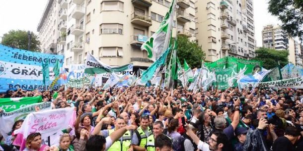 El Gobierno decretó un giro de $13 mil millones a las obras sociales de los sindicatos