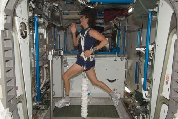 Un astronauta británico correrá la maratón de Londres en el espacio