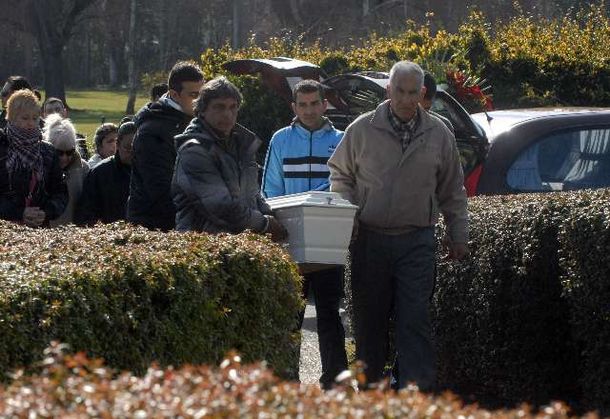 Inhumaron lso restos de los nenes ahogados en Moreno