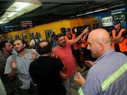 hacer paro es como cruzar un semaforo en rojo hacer paro es como cruzar un semaforo en rojo