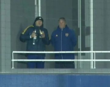 Una señal en medio de la crisis: Riquelme reapareció en la caída de la Reserva de Boca