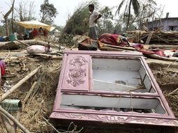 tornado deja mas de 20 muertos y 300 heridos en bangladesh tornado deja mas de 20 muertos y 300 heridos en bangladesh