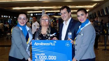 aerolineas argentinas homenajeo a la pasajera 9 millones de 2015 aerolineas argentinas homenajeo a la pasajera 9 millones de 2015