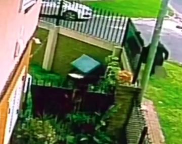 La Plata: una mujer sobrevivió tras caer por el agujero de un pozo lleno de agua