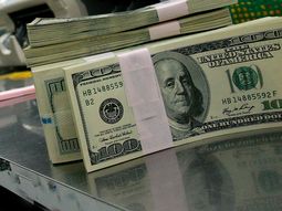 El dólar tuvo altibajos pero volvió a mantenerse en $24,90