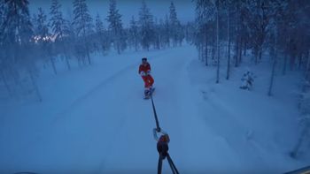 Casey Neistat hace snowboard con un drone Casey Neistat hace snowboard con un drone