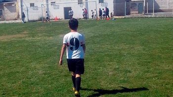 suenos rotos: este nene no pudo probarse en un club de primera suenos rotos: este nene no pudo probarse en un club de primera