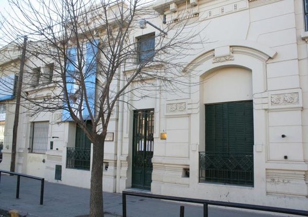 Alumnos casi prenden fuego la escuela durante los festejos de egresados