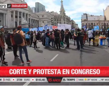 Corte y movilización frente al Congreso por la ley de barrios populares