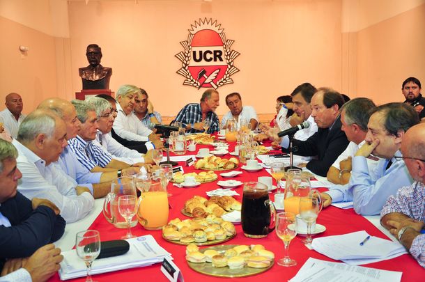 Inflación, salarios y empleo, ejes del encuentro entre la UCR y las CGT opositoras