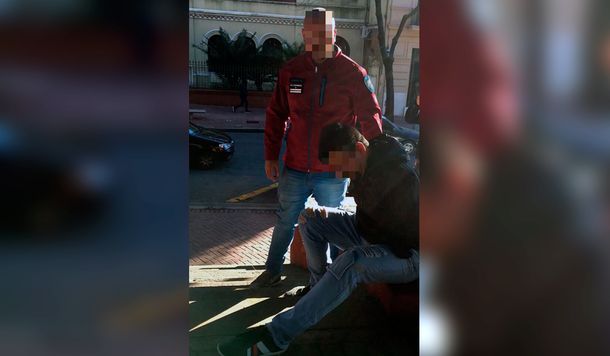 Lo buscaban por abusar de su hijastra y lo descubrieron porque vendía ropa por Instagram