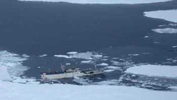 al menos 54 muertos en un naufragio al menos 54 muertos en un naufragio