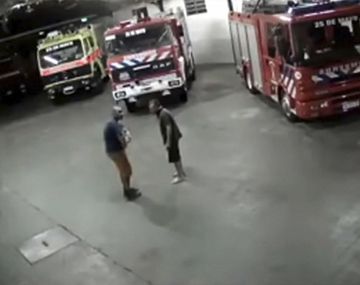 VIDEO: Bombero salvó a un bebé que se estaba asfixiando