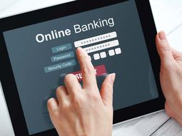 Coleros digitales: analizan bloquear la compra de dólares a beneficiarios del IFE