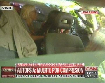 Nazarena Vélez llegó a la casa velatoria para darle el último adiós a su marido