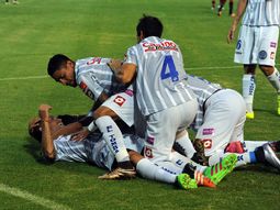 Godoy Cruz goleó a Colón en Mendoza