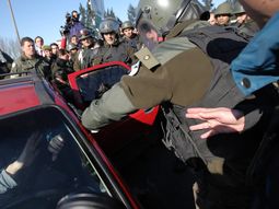 gendarmeria remolca los autos que cortan la panamericana gendarmeria remolca los autos que cortan la panamericana