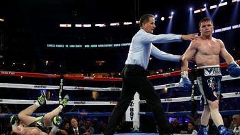 video: el gancho al higado de canelo alvarez que noqueo a smith video: el gancho al higado de canelo alvarez que noqueo a smith