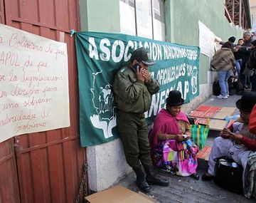 El paro policial continúa en las principales ciudades de Bolivia