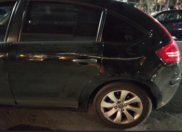 Así le rayaron el auto a un camarógrafo de C5N en las protestas por Lázaro Báez