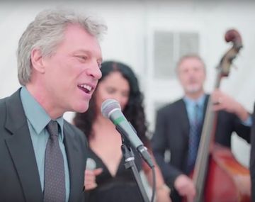 VIDEO: Mirá a Bon Jovi cantar uno de sus clásicos en un casamiento