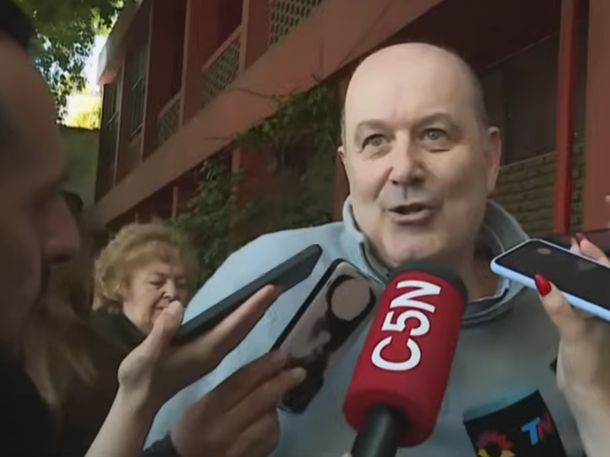 Le gritaron ladrón a Federico Sturzenegger antes de votar: ¿cómo reaccionó? Le gritaron ladrón a Federico Sturzenegger antes de votar: ¿cómo reaccionó?