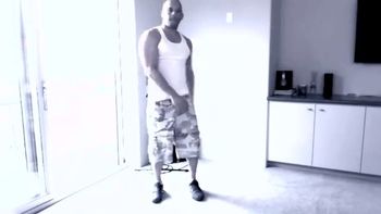 un duro de hollywood muestra su lado mas blando con un baile muy particular un duro de hollywood muestra su lado mas blando con un baile muy particular