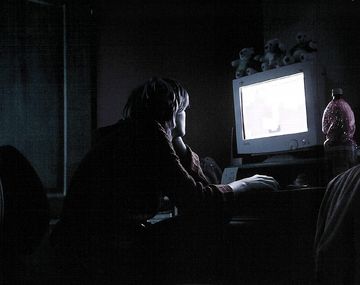 La luz emitida por los celulares y tablets aumenta el hambre