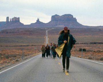 A lo Forrest Gump: salió a caminar 64 km.