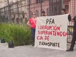 Policía federal atrincherado en Casa Rosada