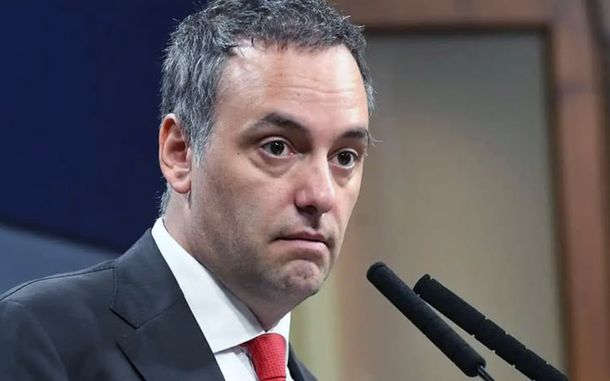 Manuel Adorni reveló que tiene dos implantes capilares: Uno fue por canje y me va a costar una denuncia...