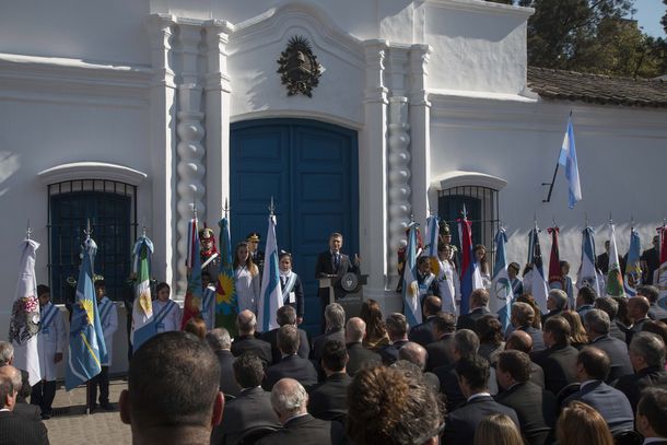 Macri, desde Tucumán, le pegó a los gremios e insistió con el tarifazo