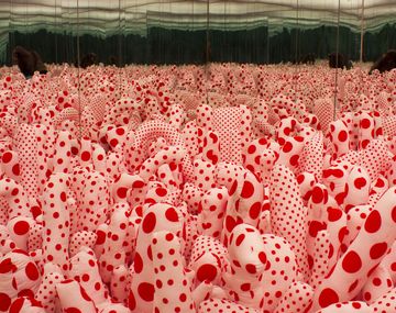 La obsesión de Yayoi Kusama sorprende a Buenos Aires