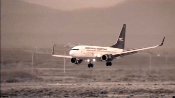 espectacular aterrizaje en medio de un temporal de viento en comodoro espectacular aterrizaje en medio de un temporal de viento en comodoro