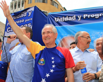Antonio Ledezma &nbsp;volvió a su casa donde cumple prisión domiciliaria