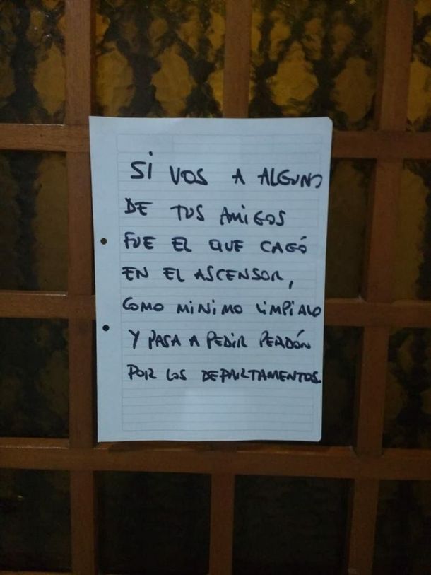 Hizo caca en el ascensor y lo escracharon - Crédito: 0221