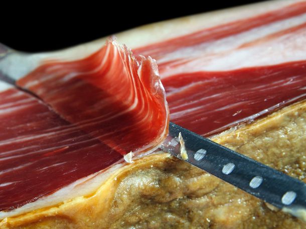El jamón de Jabugo y su particular corte El jamón de Jabugo y su particular corte